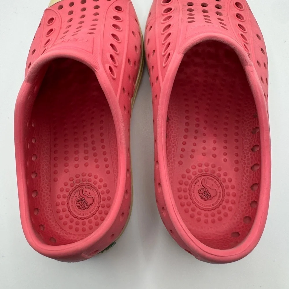 Native Jefferson Toddler Size 9 Girls Pink and Cream Lightweight Water Shoes